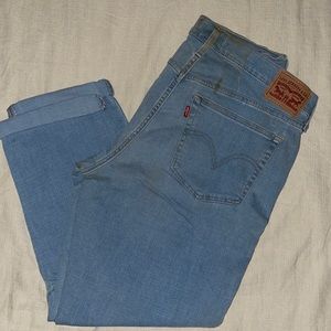 Levi’s jeans boyfriend, mid rise, light blue size 12/31